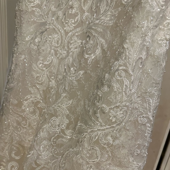 Lace Bodice Wedding Dress. Mermaid Style Bottom. Size 6, fits like a 4 - Picture 5 of 16